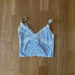 H & M blue floral top with lace detailings